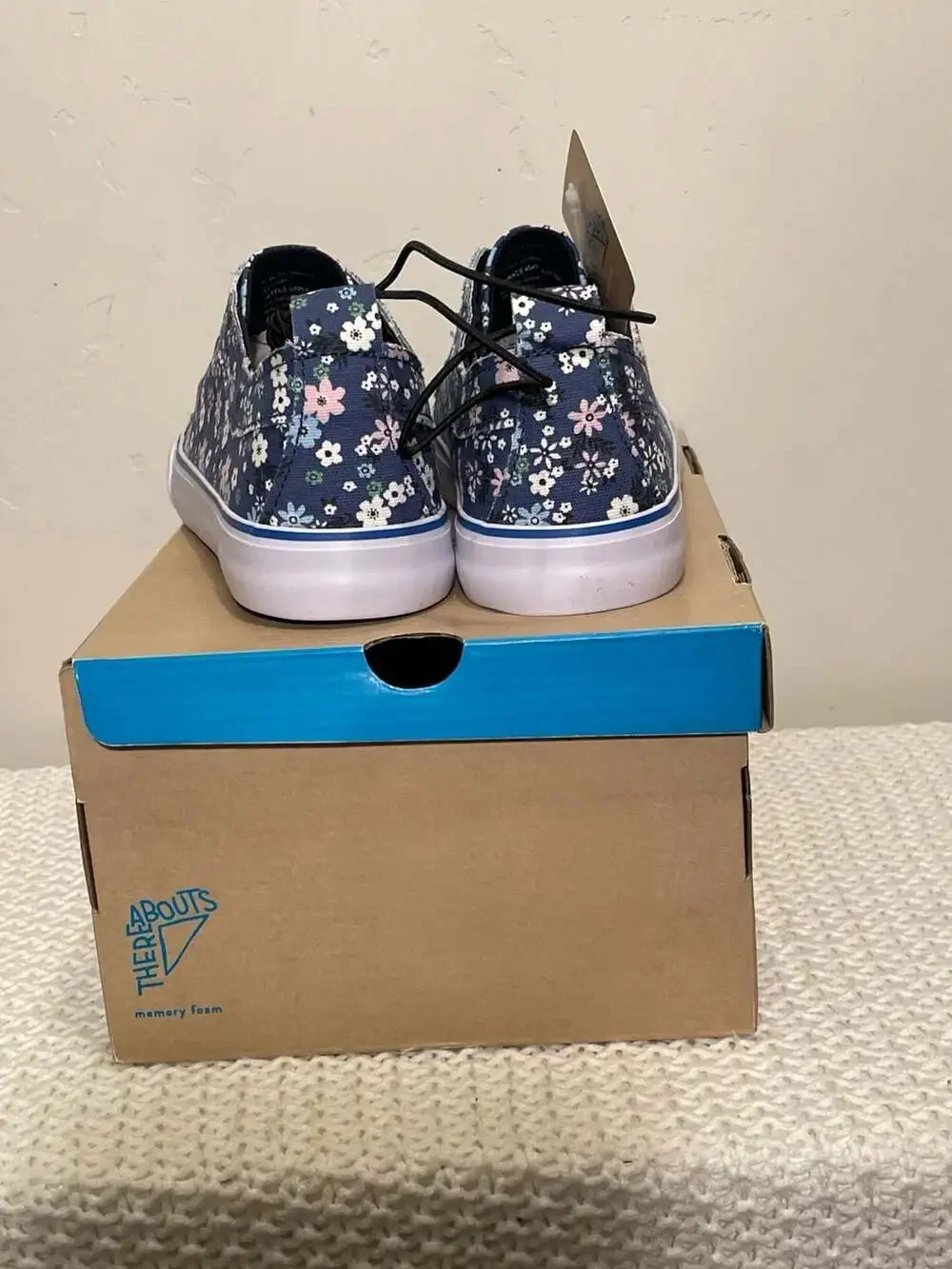 Thereabouts TH Bailey Blue‎ Floral Slip-On Sneakers Size 4 M